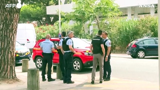 Francia, auto incendiate ed esplosione davanti a una sinagoga