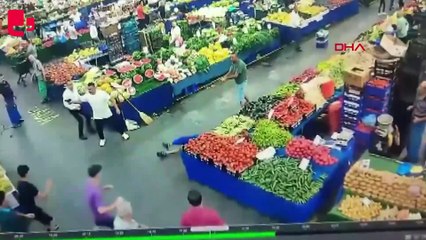 Başakşehir'de pazarda silahlı kavga kamerada