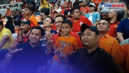 Anies Dapat Sambutan Hangat The Jakmania Saat Saksikan Laga Persija di JIS, Cium Tangan sampai Berswafoto