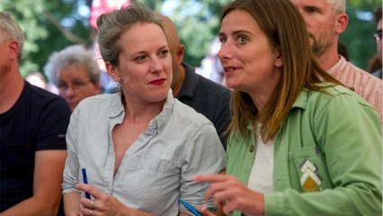 GALA VIDEO - Marine Tondelier : ce drôle de slogan écrit sur son bureau