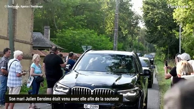 Cérémonie en l'honneur d'Alain Delon, sa fille Anouchka quitte les lieux en toute discrétion avec son mari