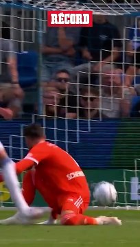 Santiago Giménez llegó a 53 goles con menos partidos de Hugo Sánchez y Chicharito Hernández