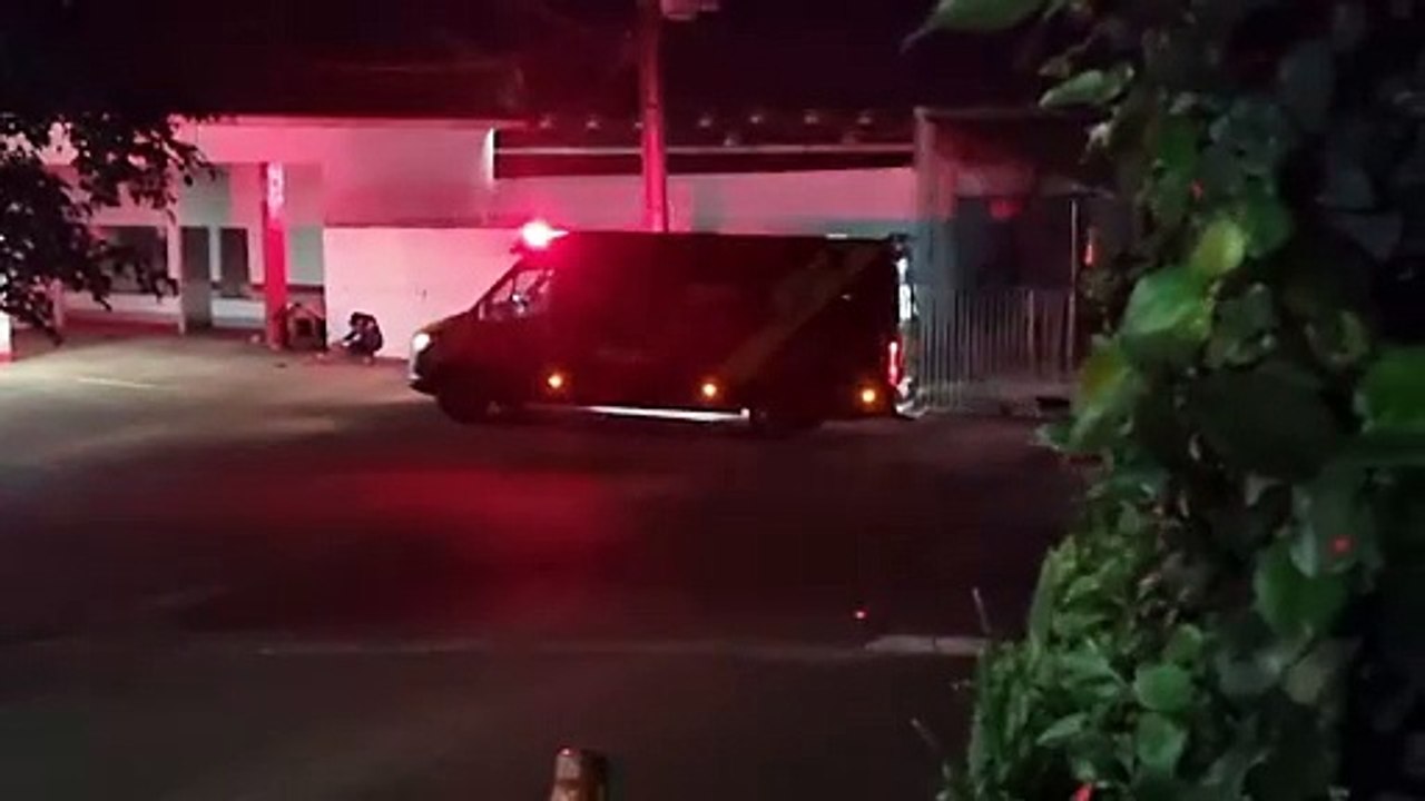 Homem é agredido com pedaços de ferro na Avenida Carlos Gomes
