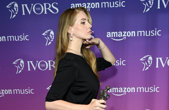 Lana Del Rey asegura que su nuevo disco country, 'Lasso', será 'un poco más ligero líricamente'