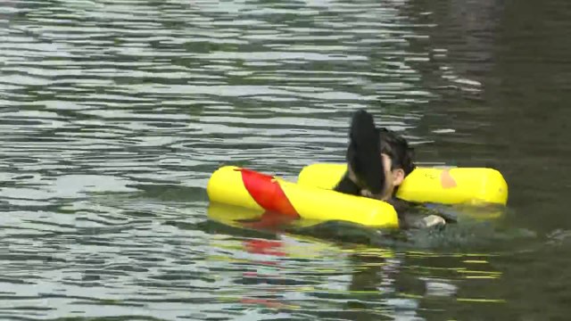 휴일도 '푹푹 찐다'...더위 피해 계곡 찾은 시민들 / YTN