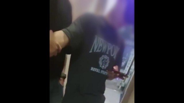 [단독] 현역 군인 화장실에서 불법 촬영으로 체포...시민들에게 덜미 / YTN