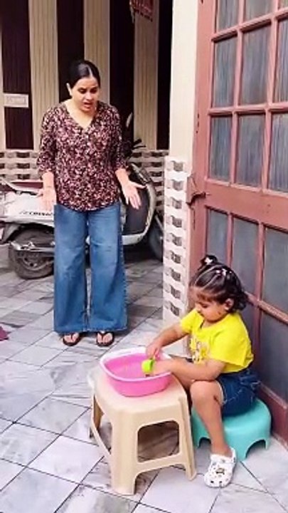 Anaya Apne Kachua  Se Bahut Pyar Karti Ha
