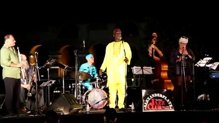 Luigi Cinque live con L’Hypertext O’rchestra: omaggio all'Africa tra musica e poesia