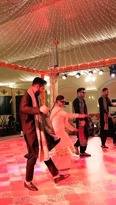 DIZZLING QUEEN