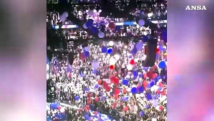 Convention dem, centomila palloncini dopo il discorso di Harris