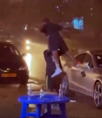 Il fait tourner son pote sur sa tête en mode hand spinner