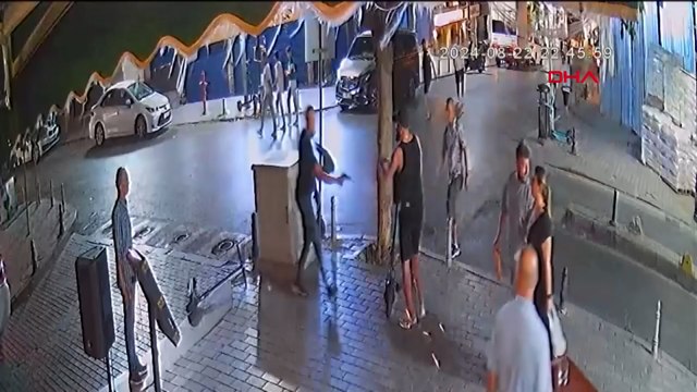 Skuterle geldi husumetlisini vurup kaçtı