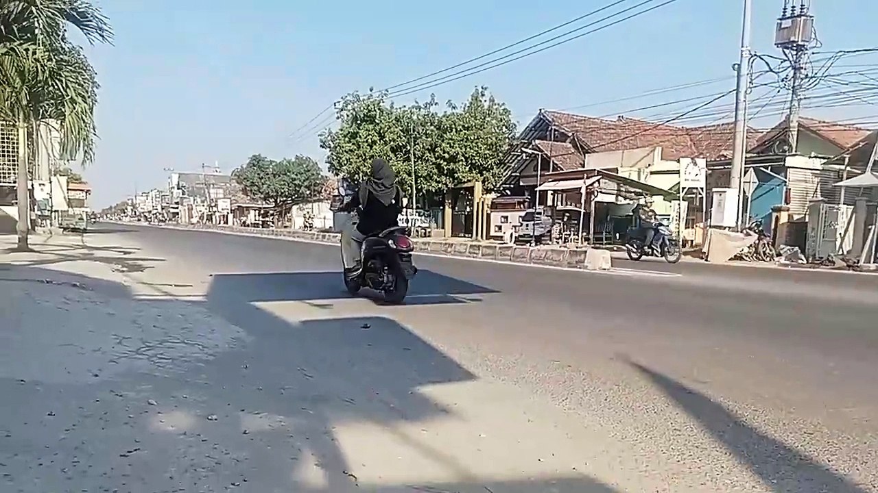 Lalu Lintas di Jl. Banjarsari ke arah Karangampel Lengang