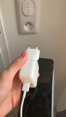 Pour recharger son téléphone sur une prise haute