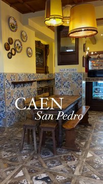 Bienvenue au Quai Vendeuvre à Caen au @sanpedrocaen, où l'Espagne s'invite avec ses délicieux pintxos et des vins envoûtants ✨ Deux salles, deux ambiances : on plonge dans l'effervescence d'un authentique bar espagnol a ou l'on fait un bond dans le pas