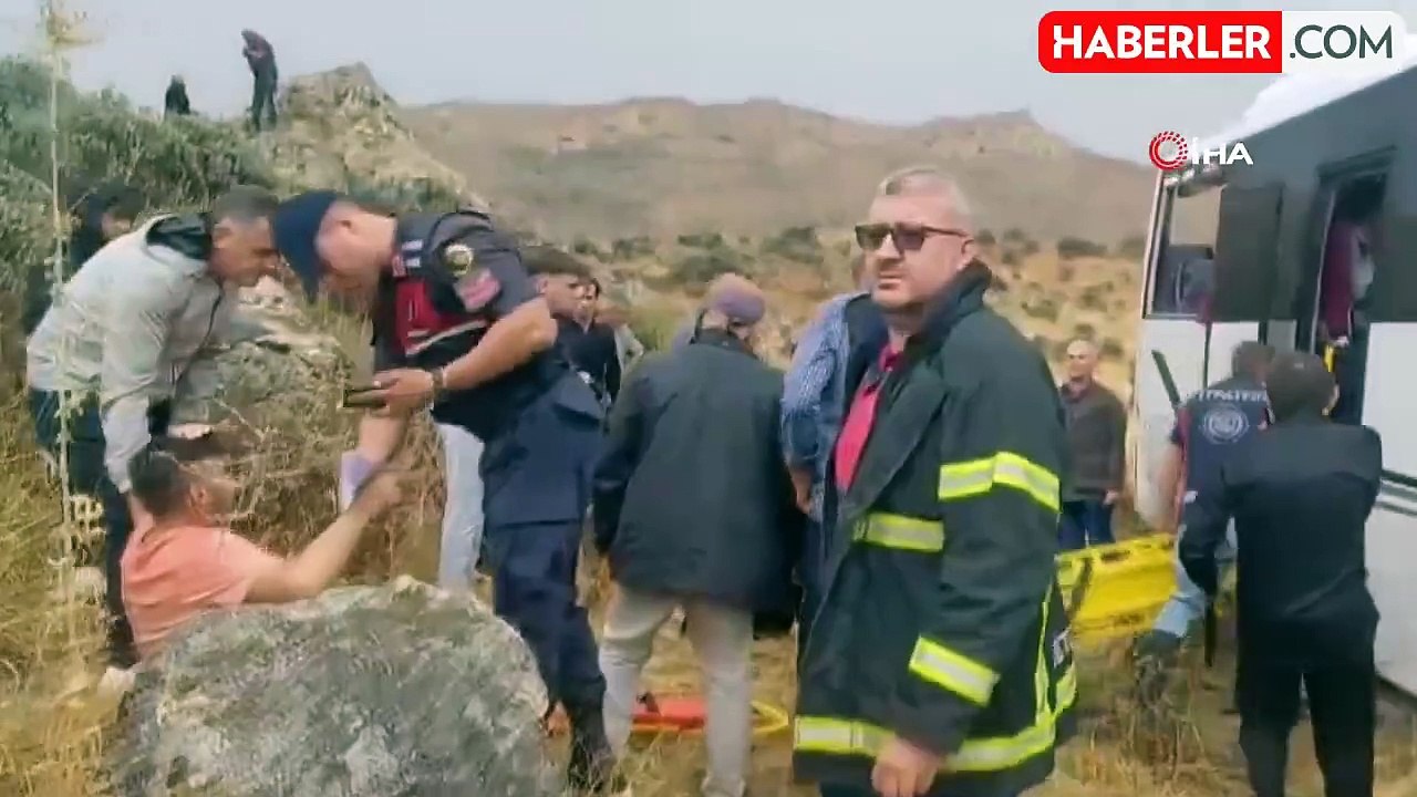 Sivas'ta midibüs kazası: Çok sayıda yaralı var