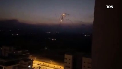 عشرات الصواريخ تطلق الآن من لبنان نحو الجليل والجولان