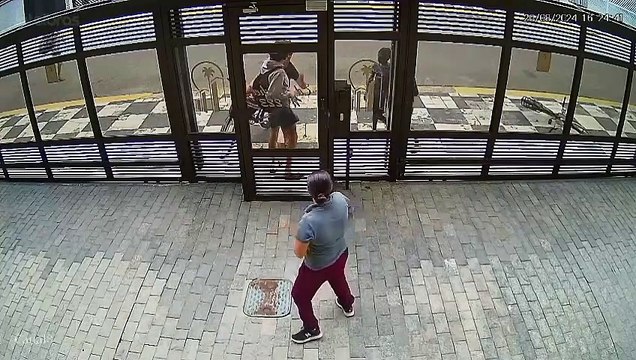 Quadrilha infantil tenta roubar adolescente em frente de prédio em cidade do litoral paulista