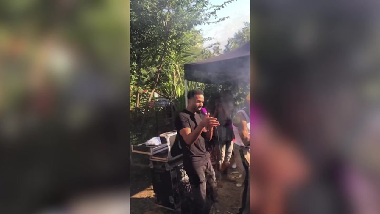 Craig David surprises Notting Hill Carnival goers with impromptu street performance