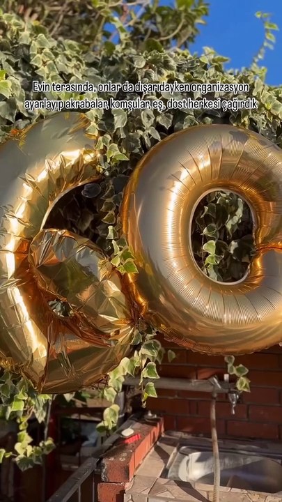 Evlendikleri zaman düğün yapamayan anneanneleri ve dedelerine 60. Evlilik yıldönümlerinde şahane bir düğün sürprizi yapan aile 