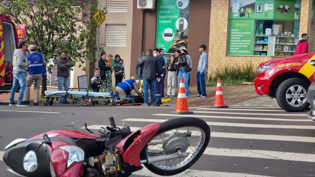 Mulher fica em estado grave após acidente na Rua Jorge Lacerda em Cascavel