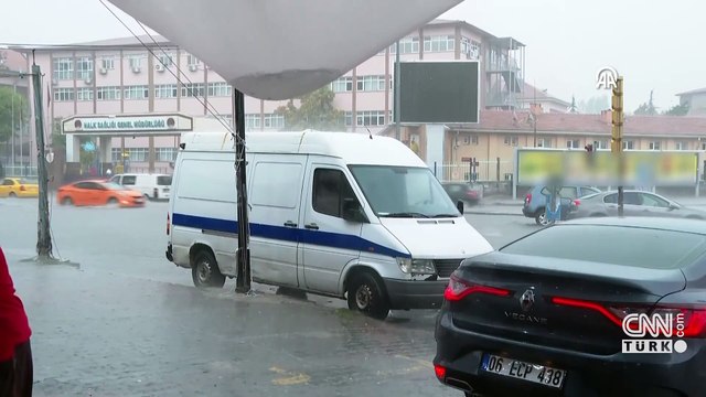 VİDEO | Ankara'yı sağanak vurdu: Yollar göle döndü, iş yerlerini su bastı...