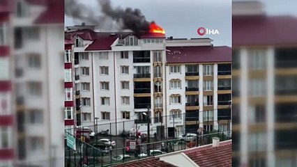 Sinop’ta Bir Apartmanın Çatı Katına Yıldırım Düştü