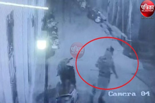 Watch Video : यहां सोना-चांदी की दुकान में चोरों ने मारी सेंध, गहने चुराए