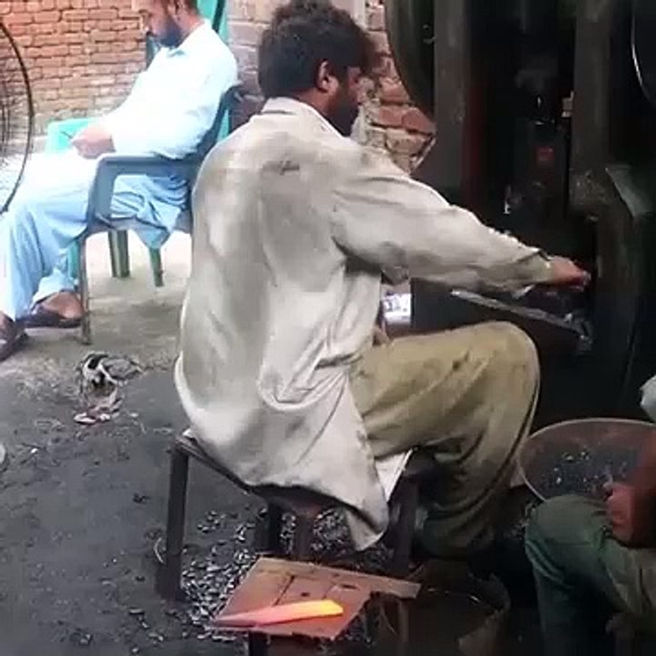 Reuse rusty leaf springs to manufacture wall hooks (2)