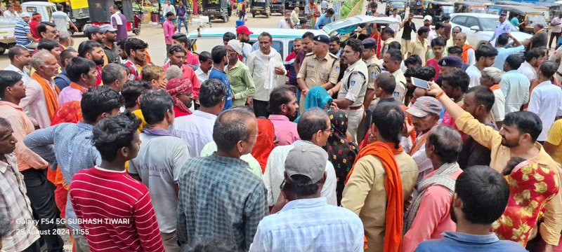 नवविवाहिता की मौत, बिना पीएम अंतिम संस्कार कर रहे थे ससुराल वाले, मायके वालों ने जताया विरोध