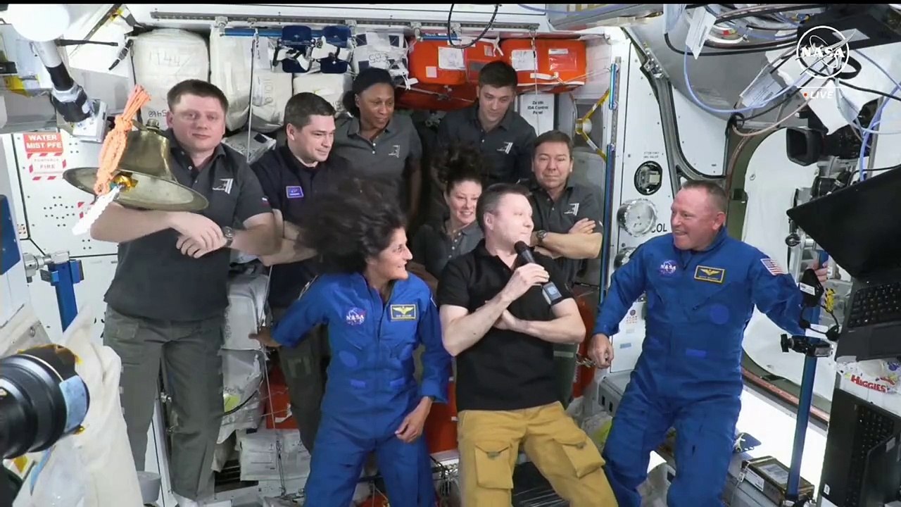 Auf ISS festsitzende Astronauten kehren erst im Februar zurück