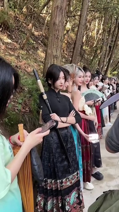 Beautiful Chinese girls  Reaction Heart Attack