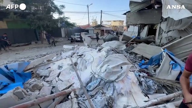 Gaza, le macerie a Deir-el-Balah dopo l'attacco israeliano