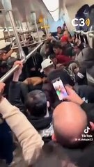 Se agarraron a golpes en pleno viaje en tren