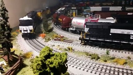 MTH O gauge Norfolk Southern and Union Pacific SD-70ACe lashup