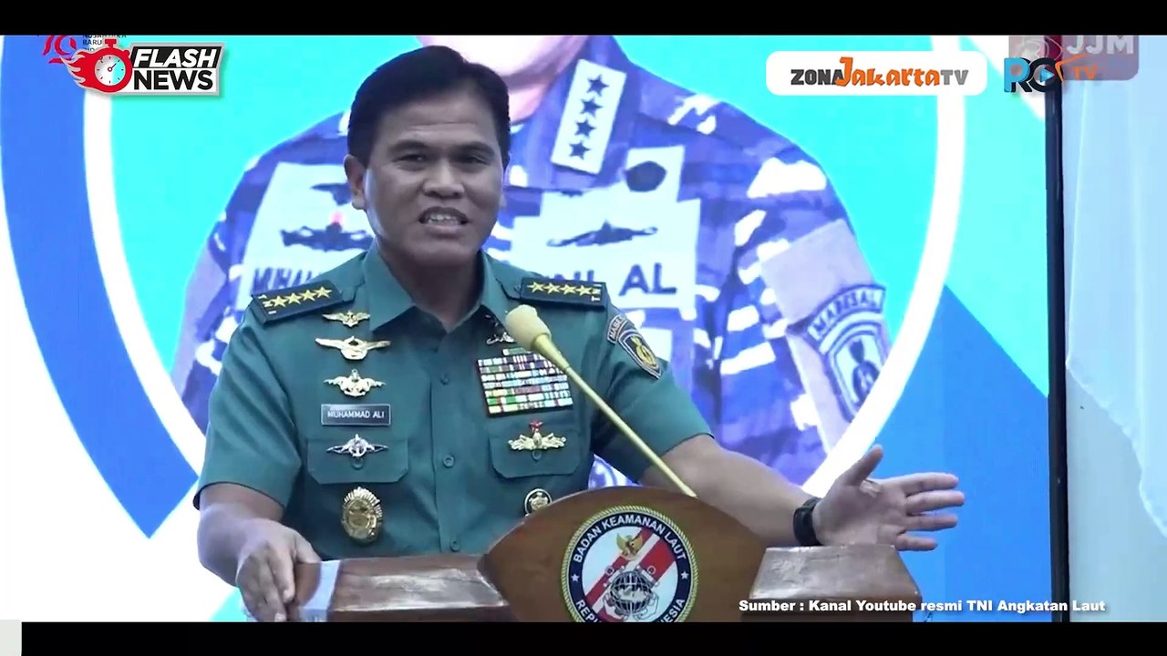 KASAL BERI PENGHARGAAN KEPADA PATI TNI AL NON STRUKTURAL WILAYAH JAKARTA DI BAKAMLA RI