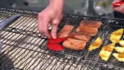 Gordon Ramsay Makes a Spam Sandwich?!?!