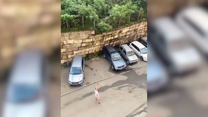 Yıkılmaya saniyeler kala kurtardı! Facia göz göre göre geldi