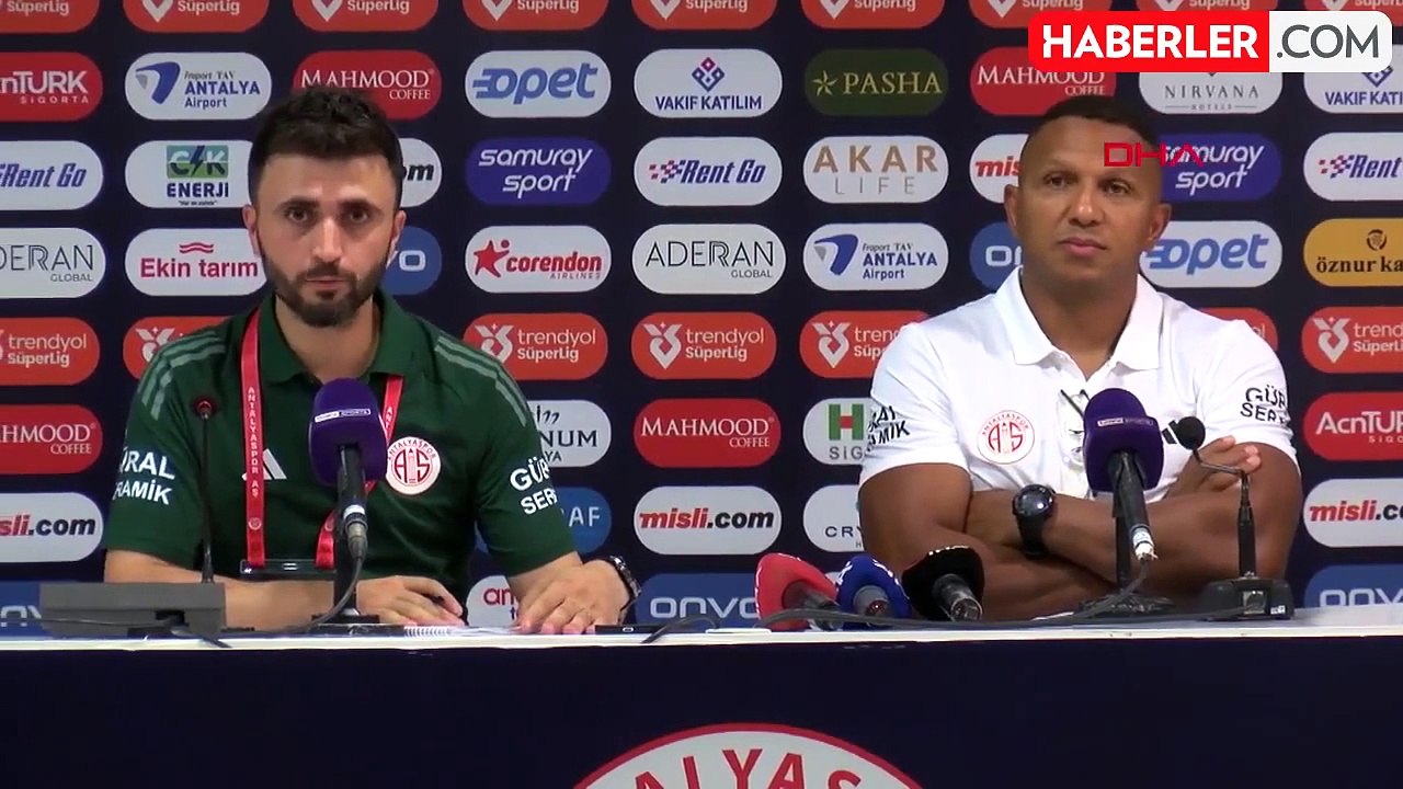 Alex ilk galibiyetini aldı! Antalyaspor'dan müthiş geri dönüş