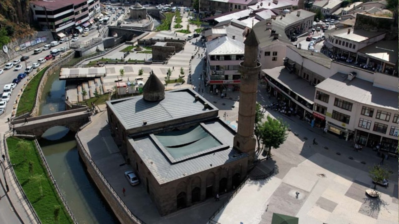 Bitlis'te dokuz tarihi köprü gün yüzüne çıkarıldı