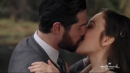 Lucas and Elizabeth Kissing scene When call the hearts season 8 episode 12