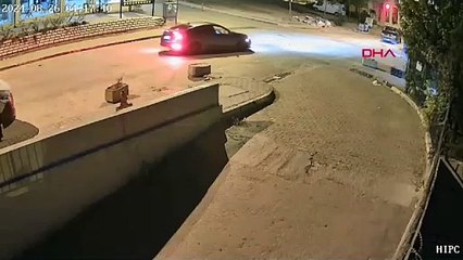 BURSA Tartıştığı sevgilisini otomobilden indirip darbetti