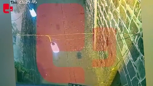 Hewş Kafe'ye yönelik saldırının görüntüleri ortaya çıktı Diyarbakır'da Hewş Kafe'ye yönelik ses bombalı ve silahlı saldırının görüntüleri ortaya çıktı. Rojhat ABİ DİYARBAKIR- Diyarbakır’ın Sur ilçesine bağlı Cami Kebir Mahallesi’nde bulunan Karga ve