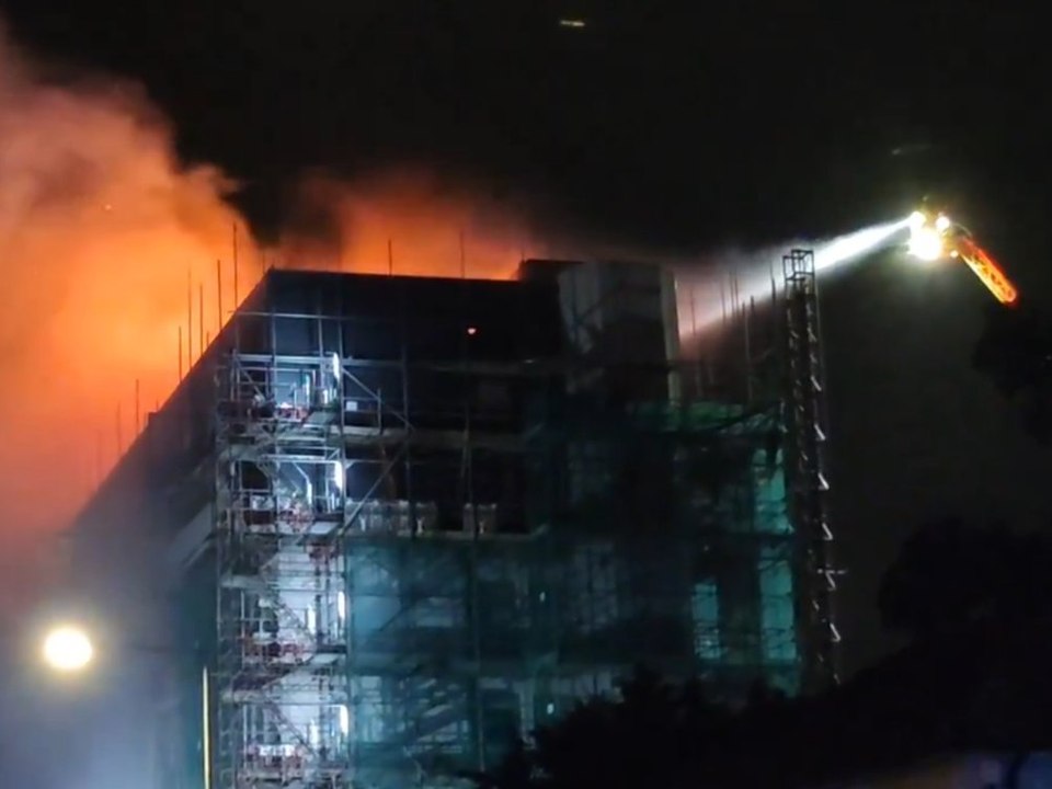 London: Massives Feuer in Wohnblock ausgebrochen