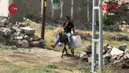 2024 yılında Türkiye manzaları: Iğdırlı çocukların eşekle su taşıma çilesi