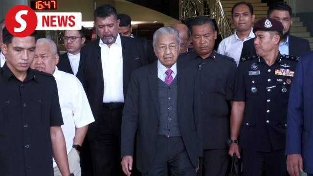 'I am a Malay Muslim', Dr M tells court