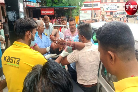 Watch Video : रामदेवरा जा रही जातरूओं से भरी पिकअप टायर फटने से पलटी, आधा दर्जन घायल