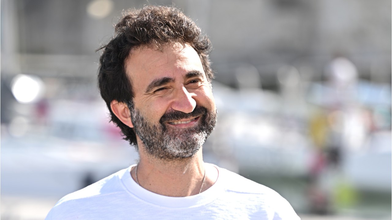 GALA VIDEO - Mathieu Madénian papa d’un petit garçon, ce qui a changé dans sa vie : “C’est bête à dire, mais…”