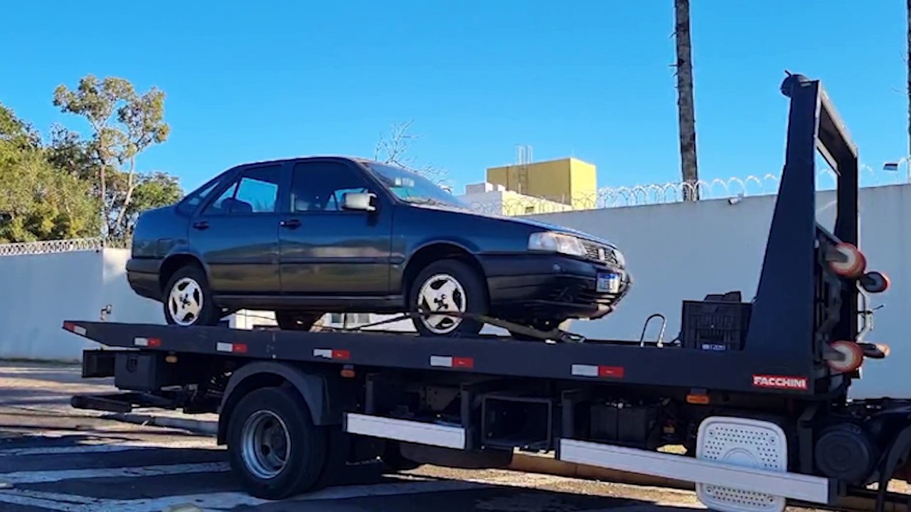Carro supostamente utilizado em tentativa de fu...