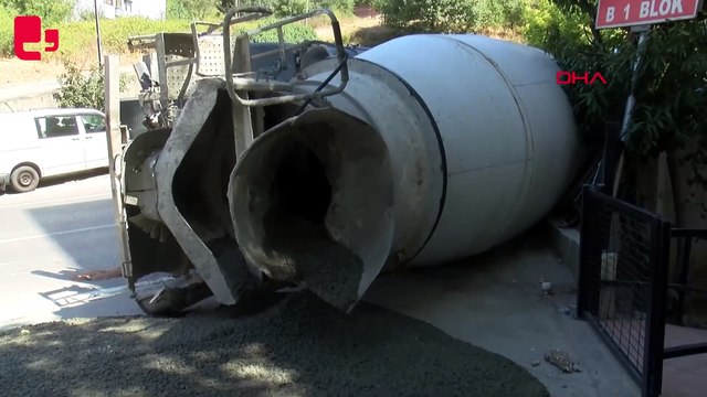 Kartal’da virajı alamayan beton mikseri devrildi: İki yaralı